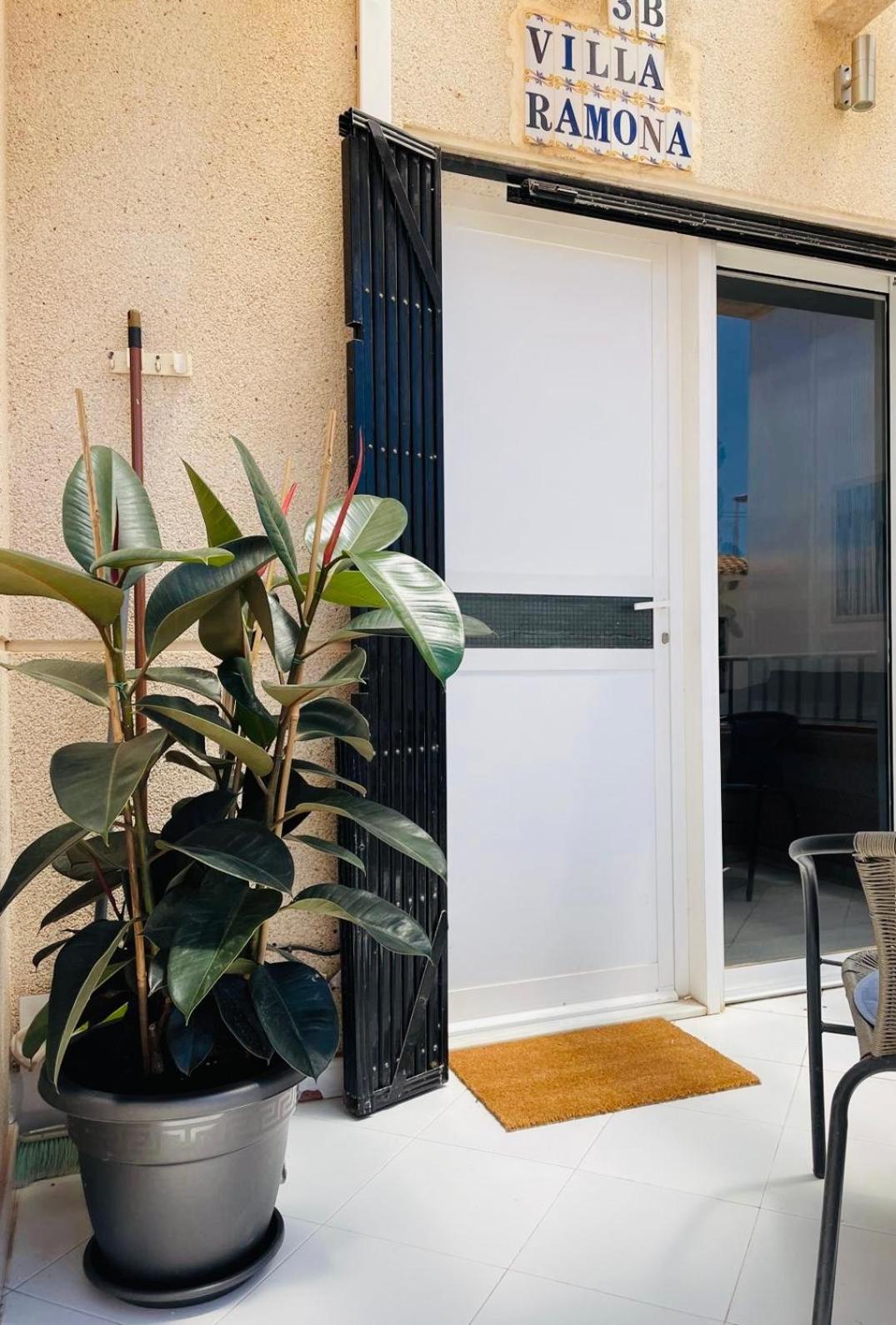 Przytulny Apartament 100M Od Plazy Torrevieja Buitenkant foto